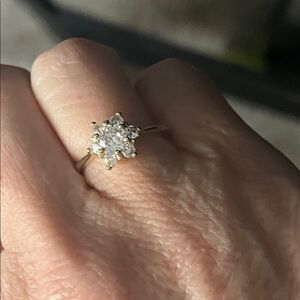 Pretty Bird Gold Plated and White Floral Ring size 6.5”